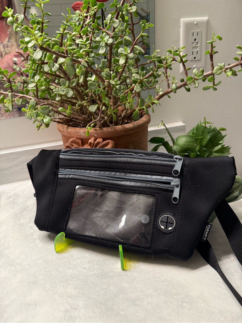 Black Women’s Fitness Waist Bag with Clear Phone Window